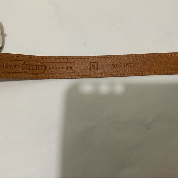 New Beautiful Fossil belt skinny tan metal size Small